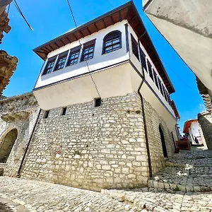 Athina In Castle - Since 1741 Ferienhaus Berat